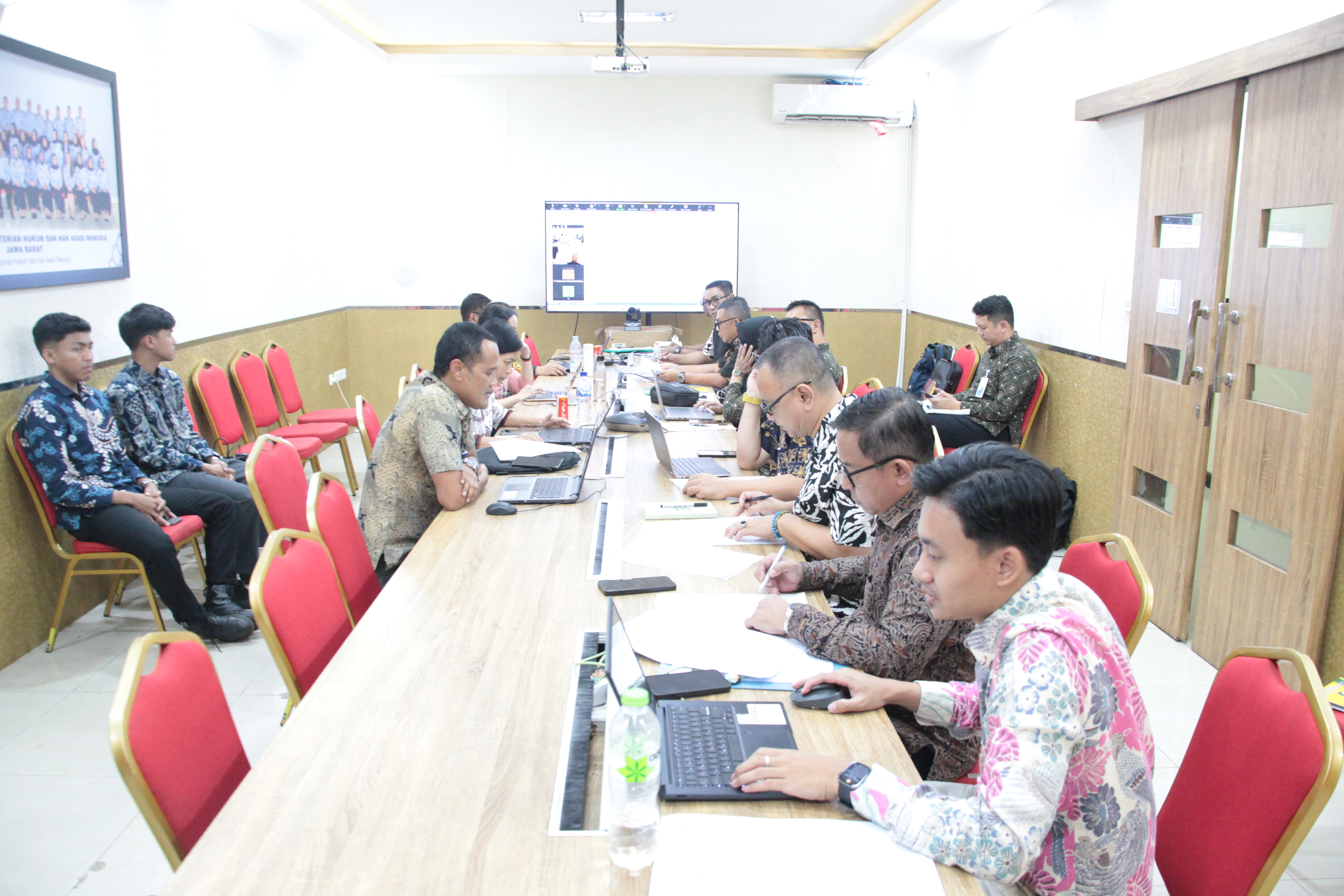 Kemenkum Jabar Kritisi Raperbup Sukabumi, Sanksi untuk Pekerja Jadi Sorotan Utama